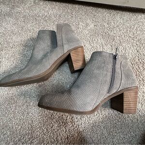 Lucky Brand Textured Gray Ankle Booties
